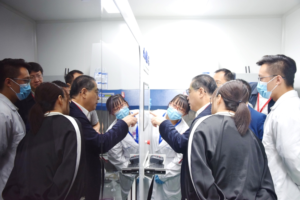 参观.jpg 参观.jpg